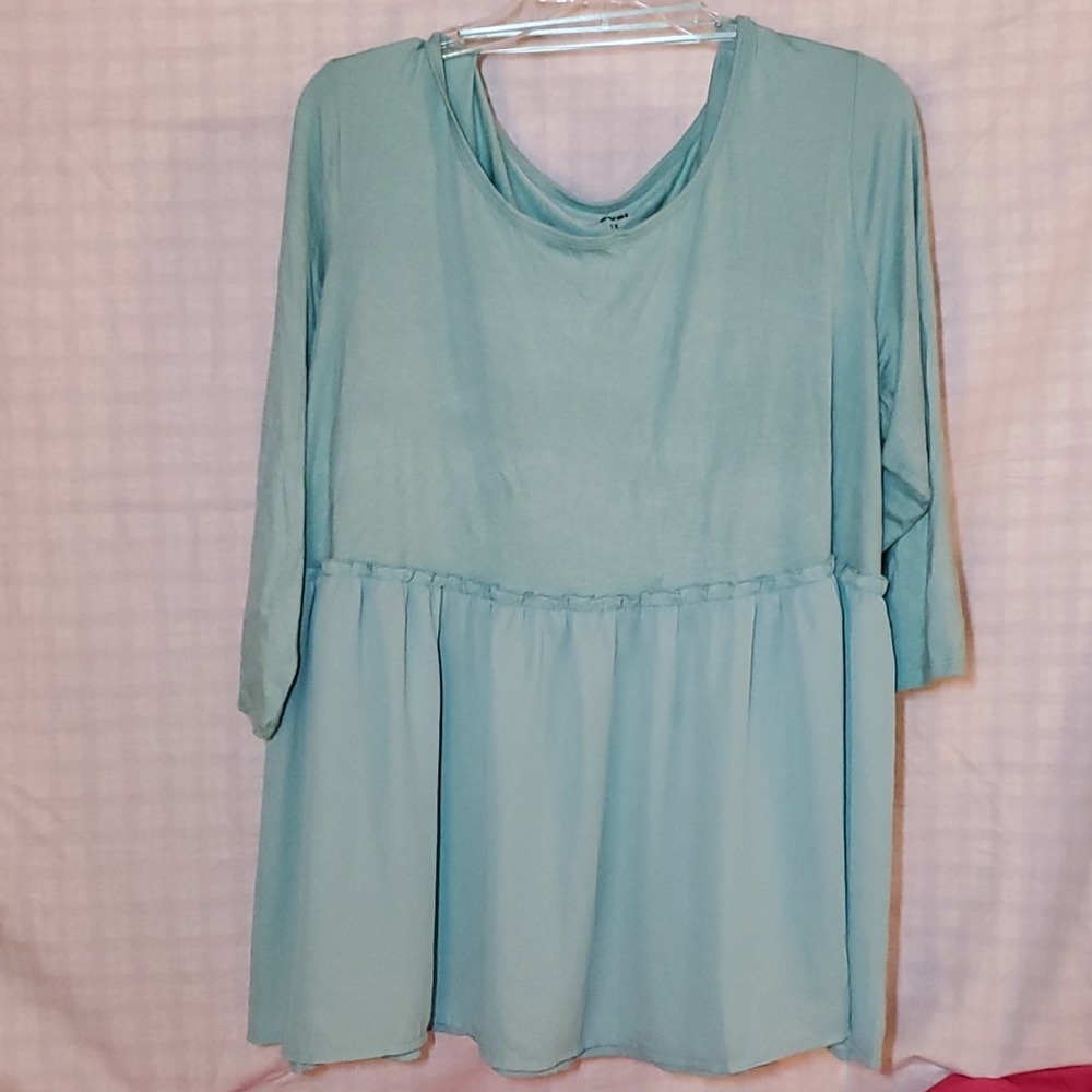 EUC EVRI Size 1x Baby Doll 3/4 sleeve Top